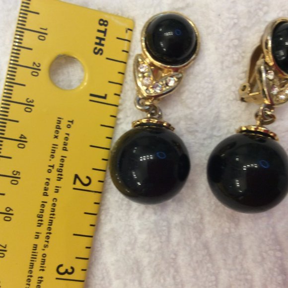 Vintage black & gold with rhinestone clip earrings - Picture 7 of 8